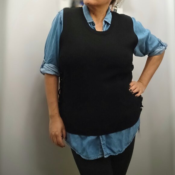 REBEL Black Sleeveless Vest with Lace-up Side Details. Plus Size 2X - Picture 4 of 5
